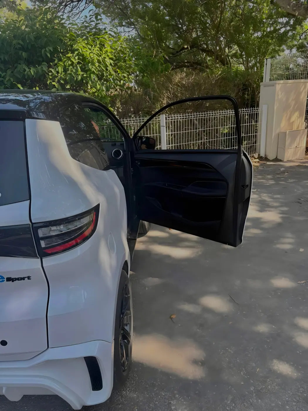 Photo originale d’une voiture blanche